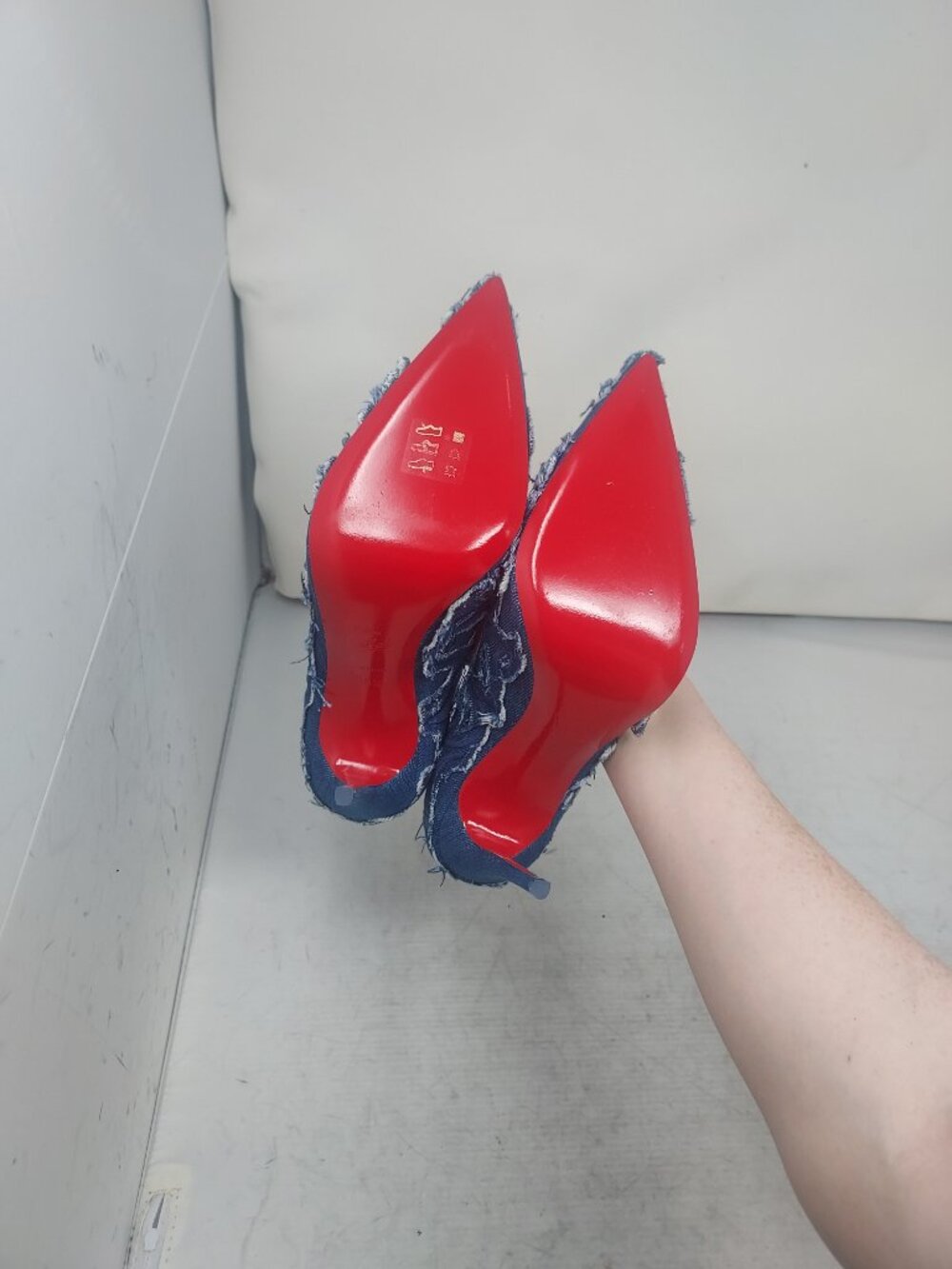 Christian Louboutin Blue Kate Toile Denim Brode Heel Shoe - Picture 2 of 11